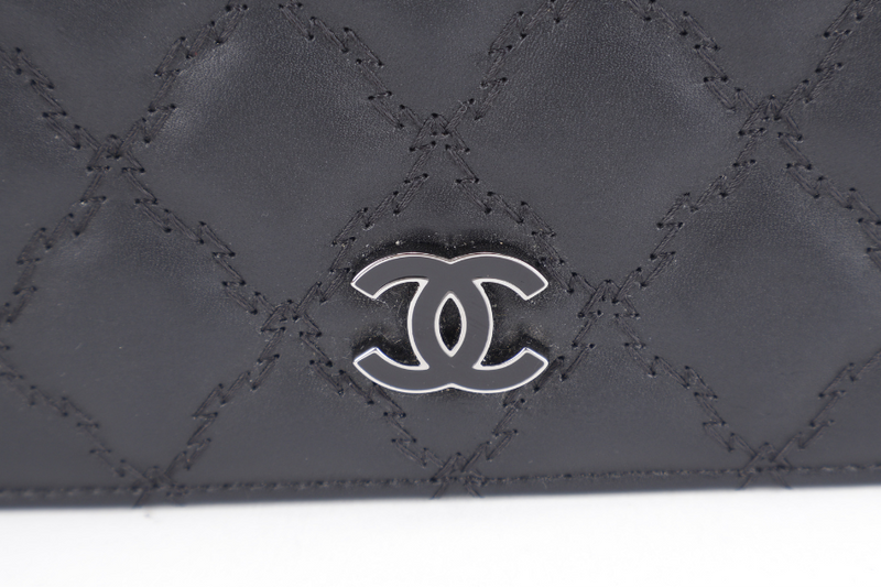 CHANEL QUILTED WALLET (2005xxxx) BLACK LAMBSKIN LEATHER SILVER HARDWARE WITH CARD AND DUST COVER