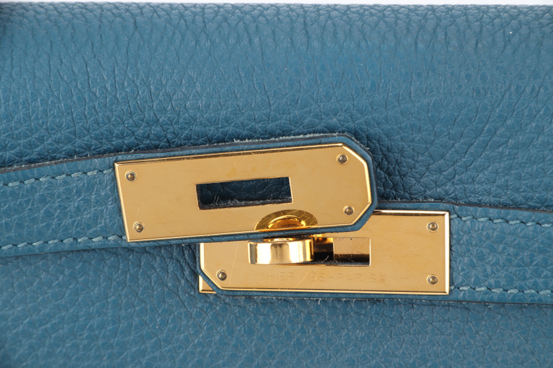 HERMES KELLY 28 BLUE COLVERT TOGO GOLD HARDWARE STAMP Q (YEAR 2013) WITH KEYS, LOCK, STRAPS AND DUST COVER