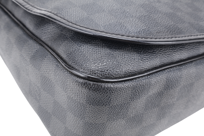 LOUIS VUITTON N58033 DANIEL MESSENGER BAG GM DAMIER GRAPHITE CANVAS SILVER HARDWARE NO DUST COVER