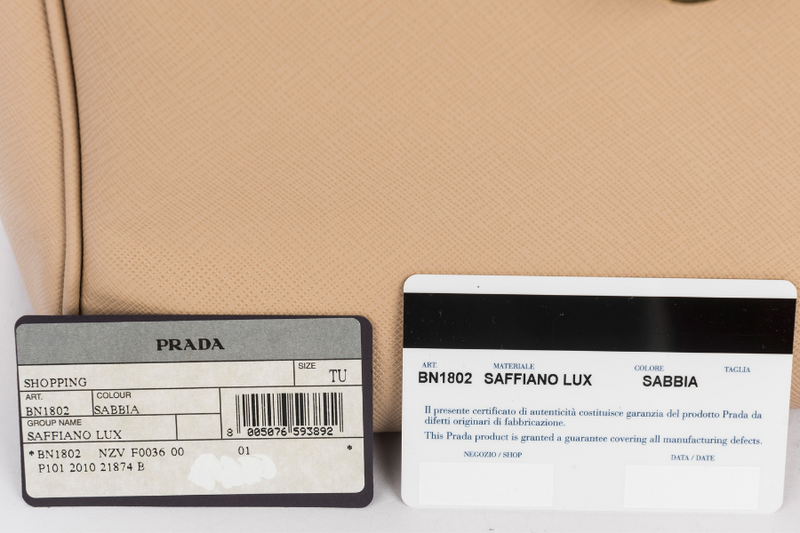 Prada Saffiano Lux 手提包，Sabbia Light 咖啡色