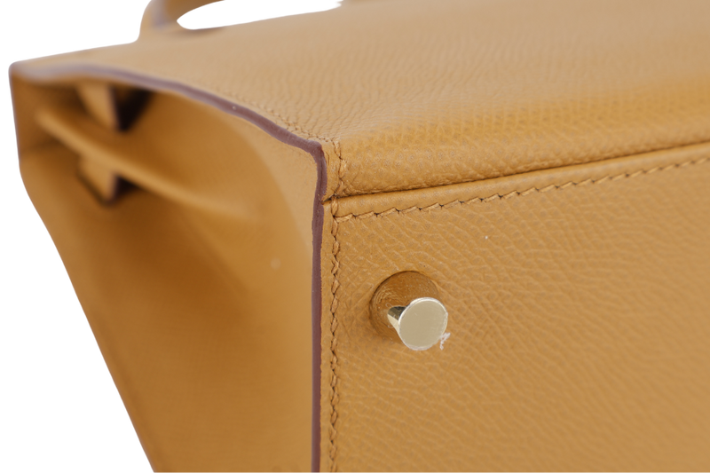 HERMES KELLY 28 SELLIER SESAME EPSOM GOLD HARDWARE STAMP Y (2020) WITH DUST COVER, LOCK, KEYS, RAINCOAT AND STRAPS