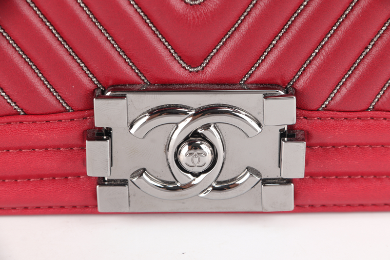 CHANEL LEBOY RED CHEVRON WITH GLITTERS LINE SILVER HARDWARE (2038xxxx) WITH CARD AND BOX