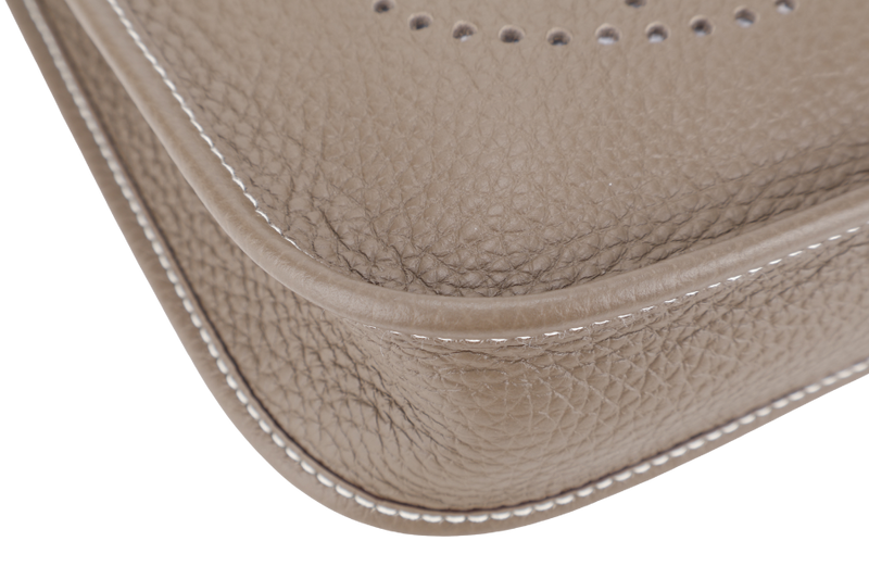 HERMES EVELYN TPM 18CM ETOUPE CLEMENCE LEATHER GOLD HARDWARE STAMP Z (YEAR 2021) NO DUST COVER