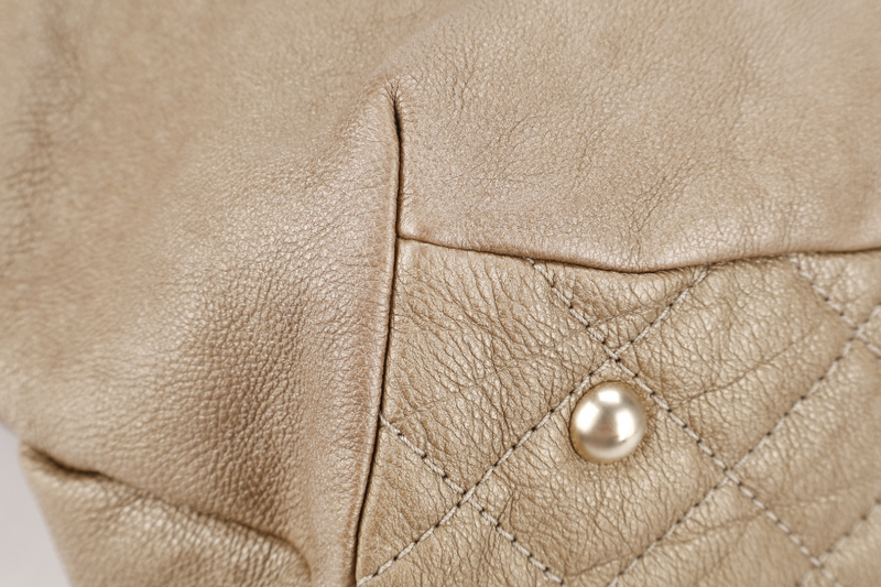 CHANEL METALLIC GOLD CAVIAR SHOULDER BAG (1756xxxx) WITH CARD NO DUST COVER