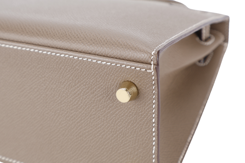 HERMES KELLY 25 SELLIER ETOUPE-BLUE ELECTRIQUE EPSOM, BRUSHED GOLD HARDWARE STAMP C (2018) WITH DUST COVER, LOCK, KEYS AND RAINCOAT