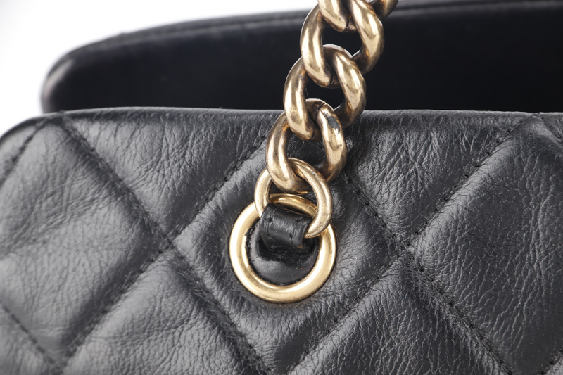 CHANEL QUILTED MATELASSE LAMBSKIN CC LOGO SHOULDER BAG GOLD HARDWARE (1739xxxx) NO DUST COVER
