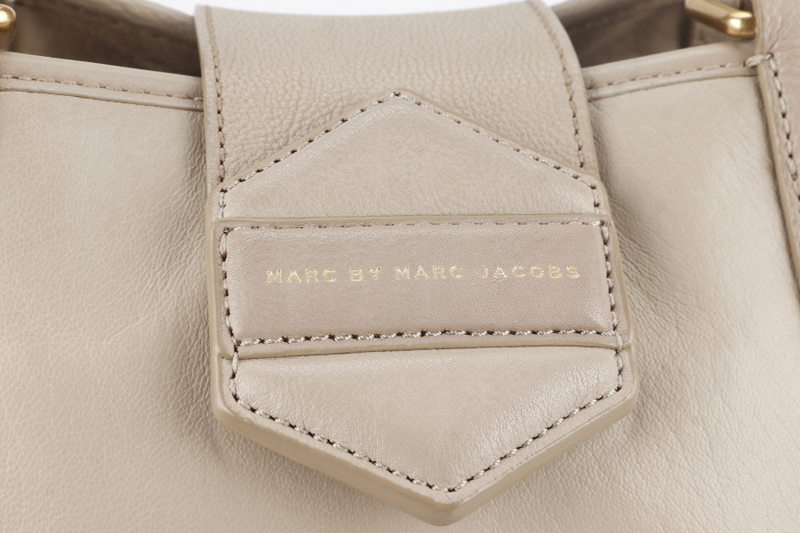 MARC JACOB TOTE BEIGE LARGE CALF LEATHER GOLD HARDWARE WITH DUST COVER