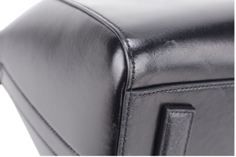 GIVENCHY ANTIGONA MEDIUM BLACK LEATHER GOLD HARDWARE WITH DUST COVER