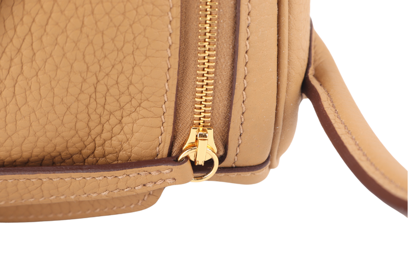 HERMES LINDY 26 BISCUIT CLEMENCE LEATHER GOLD HARDWARE STAMP B (YEAR 2023) WITH DUST COVER