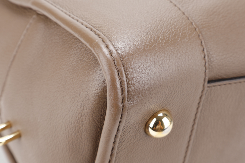 LOEWE AMAZONIA LARGE BROWN SMOOTH CALF LEATHER WITH KEYS AND LOCK