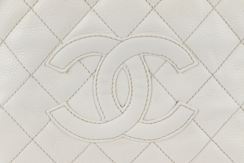 CHANEL PST WHITE (1044xxxx) CAVIAR LEATHER SILVER HARDWARE WITH DUST COVER