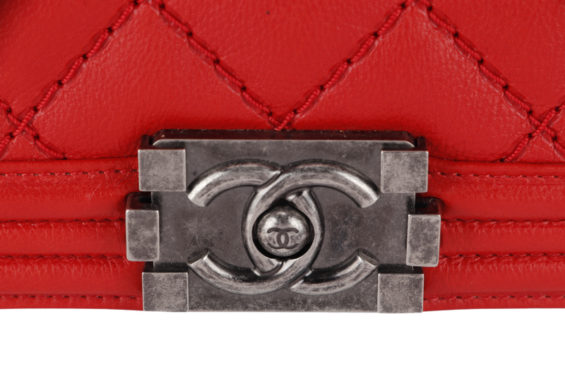 CHANEL LEBOY (1877xxxx) NEW MEDIUM RED ULTRA STITCH RUTHENIUM HARDWARE WITH CARD