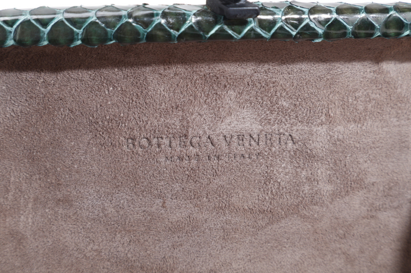 BOTTEGA VENETA PASSAMANERIA EMERALD SNAKESKIN WOVEN KNOT SUEDE LEATHER INTERIOR CLUTCH WITH DUST COVER