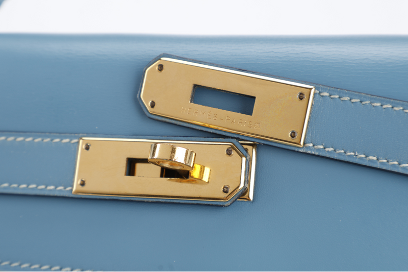 HERMES KELLY 32 BLUE JEAN BOX LEATHER GOLD HARDWARE STAMP A (YEAR 1997) WITH STRAPS, KEYS AND LOCK