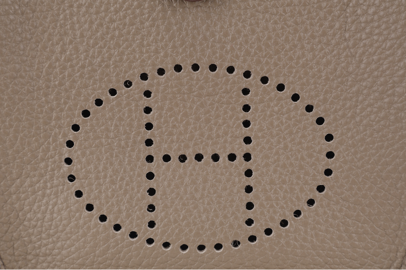 HERMES EVELYN TPM 18CM ETOUPE CLEMENCE LEATHER GOLD HARDWARE STAMP Z (YEAR 2021) NO DUST COVER