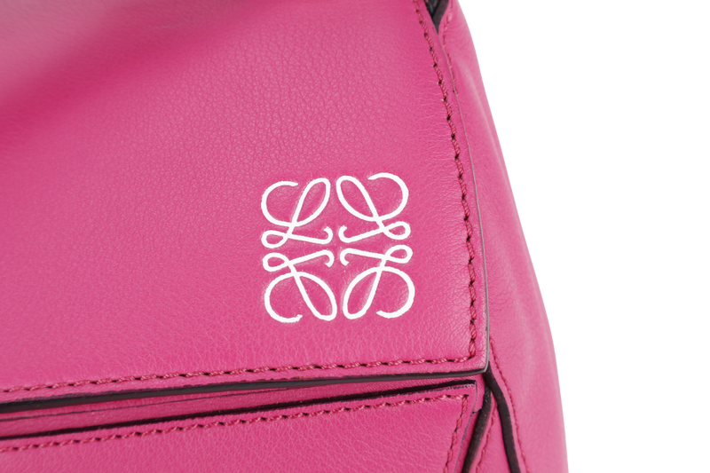 LOEWE PUZZLE EDGE FUSHIA MEDIUM CALFSKIN LEATHER GOLD HARDWARE WITH SLING AND DUST COVER