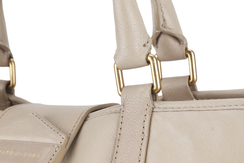 MARC JACOB TOTE BEIGE LARGE CALF LEATHER GOLD HARDWARE WITH DUST COVER