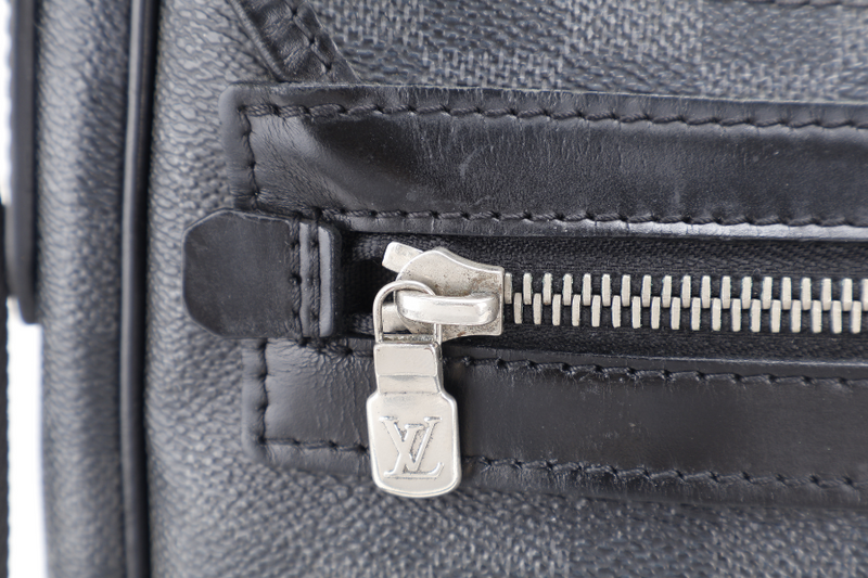 LOUIS VUITTON N58033 DANIEL MESSENGER BAG GM DAMIER GRAPHITE CANVAS SILVER HARDWARE NO DUST COVER