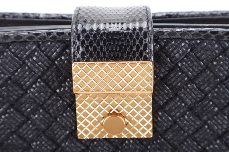 BOTTEGA VENETA CLUTCH WITH SNAKESKIN TRIMMING BLACK INTRECCIATO WOVEN RAFFIA GOLD HARDWARE WITH DUST COVER