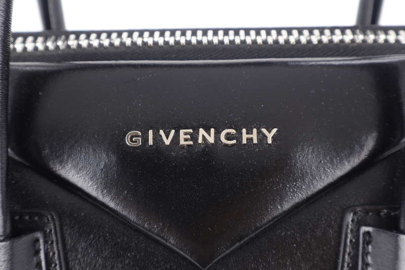 GIVENCHY ANTIGONA MEDIUM BLACK LEATHER GOLD HARDWARE WITH DUST COVER