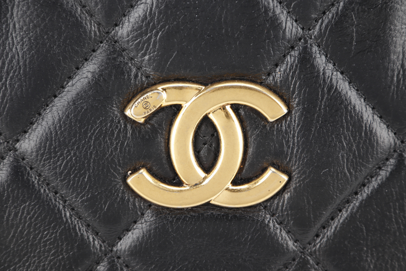 CHANEL QUILTED MATELASSE LAMBSKIN CC LOGO SHOULDER BAG GOLD HARDWARE (1739xxxx) NO DUST COVER
