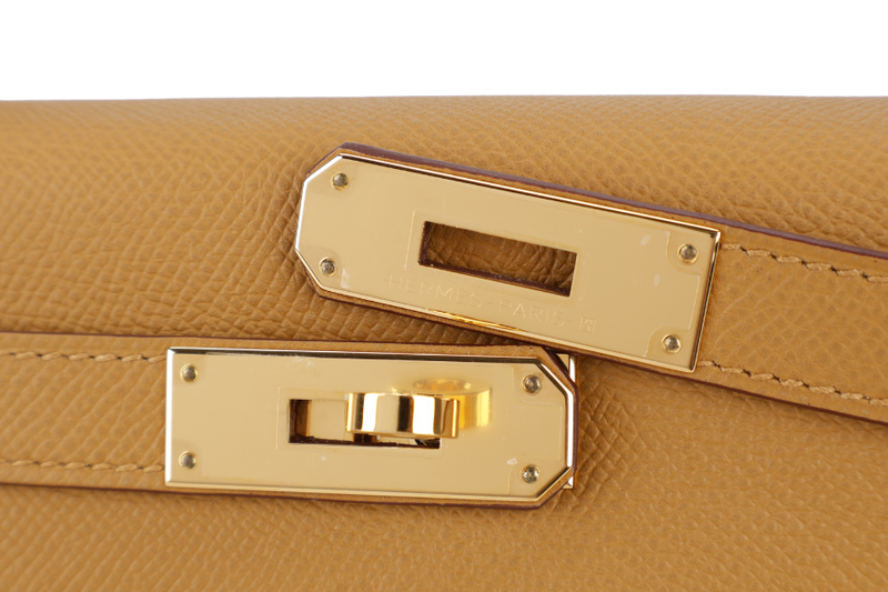 HERMES KELLY 28 SELLIER SESAME EPSOM GOLD HARDWARE STAMP Y (2020) WITH DUST COVER, LOCK, KEYS, RAINCOAT AND STRAPS