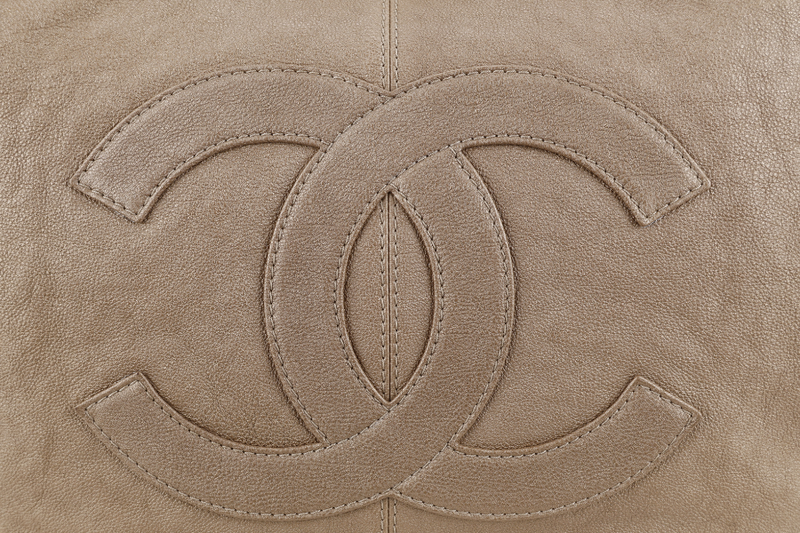 CHANEL METALLIC GOLD CAVIAR SHOULDER BAG (1756xxxx) WITH CARD NO DUST COVER
