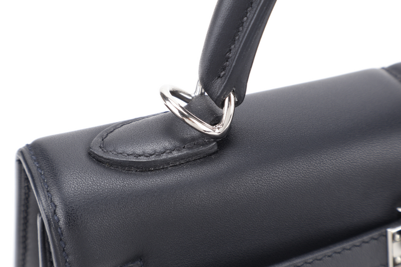 HERMES KELLY 25 PADDED SELLIER STAMP Z (YEAR 2021) BLACK SWIFT LEATHER SILVER HARDWARE WITH STRAP, KEYS, LOCK AND DUST COVER