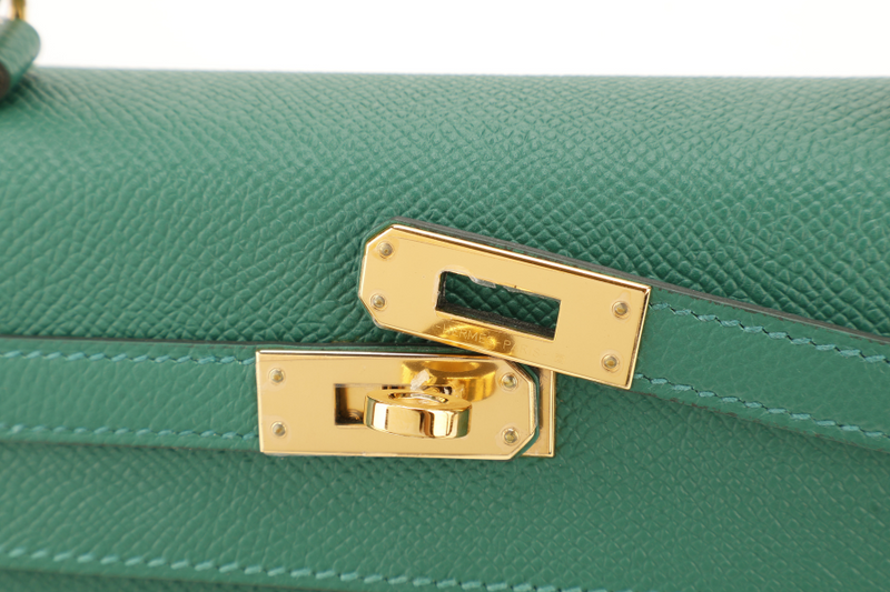 HERMES KELLY 25 SELLIER STAMP A (YEAR 2017) VERT VERTIGO EPSOM LEATHER GOLD HARDWARE WITH STRAP, KEYS, LOCK AND DUST COVER