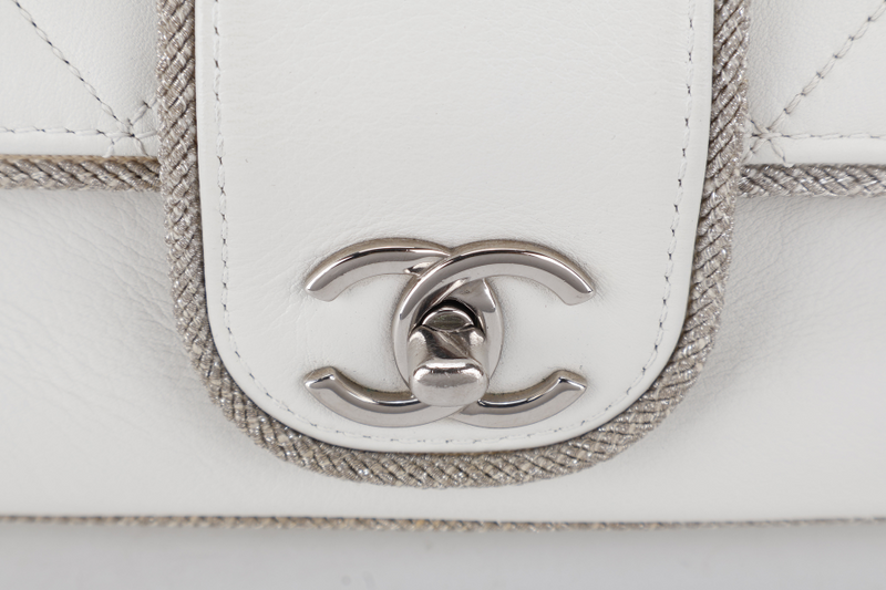 CHANEL WHITE QUILTED LEATHER GLITTER TRIM EDGE SHOULDER BAG SILVER CHAIN 2718xxxx WITH CARD, DUST COVER AND BOX