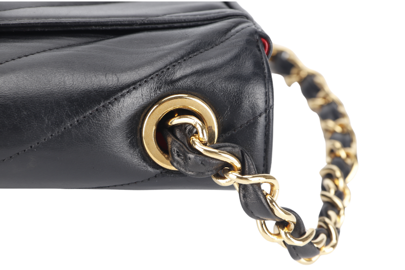 CHANEL VINTAGE CHEVRON FLAP (335xxxx) MEDIUM BLACK LAMBSKIN LEATHER GOLD HARDWARE NO DUST COVER