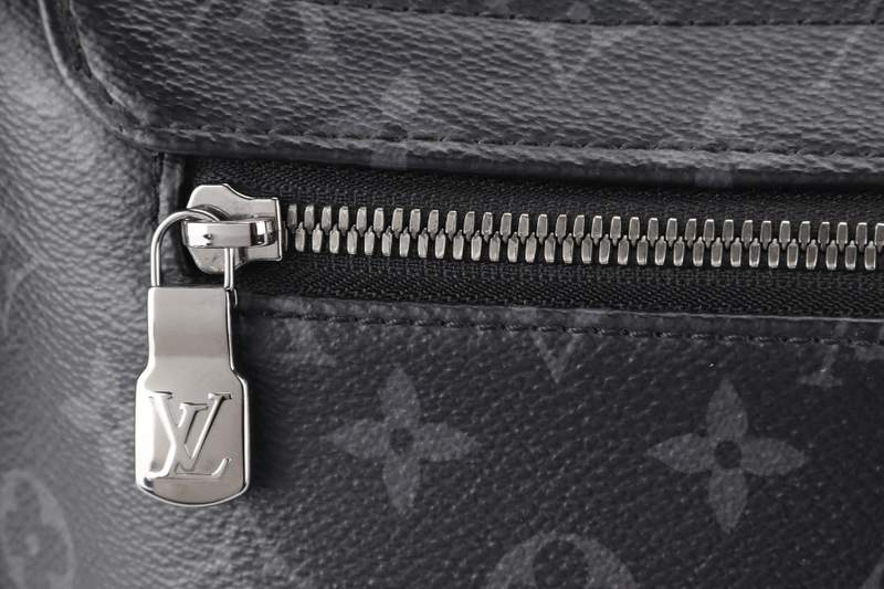 LOUIS VUITTON DISTRICT MESSENGER MM (M45271) MONOGRAM ECLIPSE SILVER HARDWARE NO DUST COVER