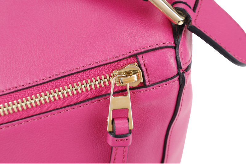 LOEWE PUZZLE EDGE FUSHIA MEDIUM CALFSKIN LEATHER GOLD HARDWARE WITH SLING AND DUST COVER