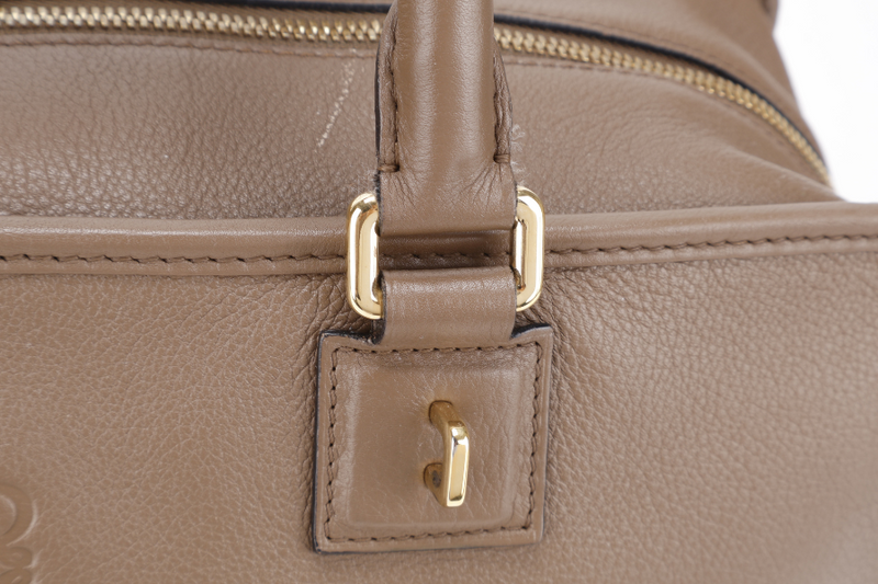 LOEWE AMAZONIA LARGE BROWN SMOOTH CALF LEATHER WITH KEYS AND LOCK