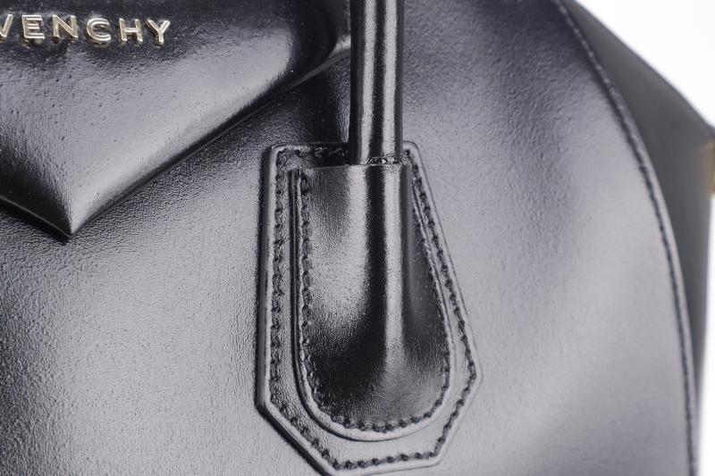 GIVENCHY ANTIGONA MEDIUM BLACK LEATHER GOLD HARDWARE WITH DUST COVER