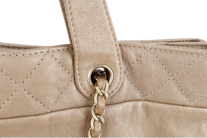 CHANEL METALLIC GOLD CAVIAR SHOULDER BAG (1756xxxx) WITH CARD NO DUST COVER
