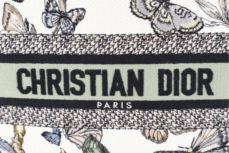 CHRISTIAN DIOR LADY DIOR MEDIUM LADY D-LITE BAG (50-MA-0293) GOLD HARDWARE WITH STRAPS, CARD AND DUST COVER