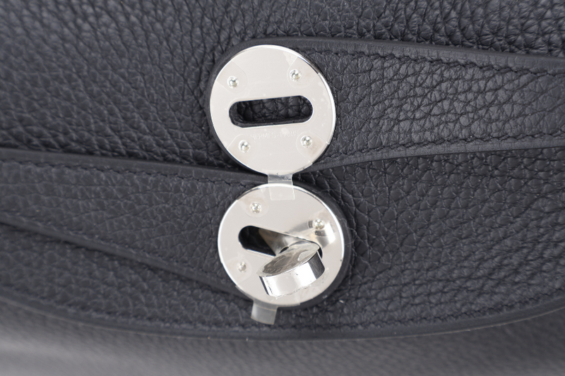 HERMES LINDY 26 BLACK CLEMENCE LEATHER SILVER HARDWARE STAMP Z (YEAR 2021) WITH DUST COVER, BOX AND FELT COVER
