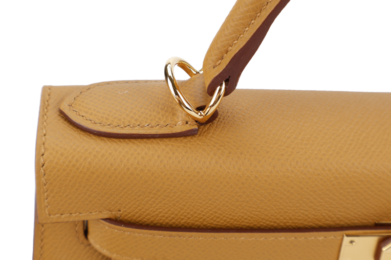 HERMES KELLY 28 SELLIER SESAME EPSOM GOLD HARDWARE STAMP Y (2020) WITH DUST COVER, LOCK, KEYS, RAINCOAT AND STRAPS