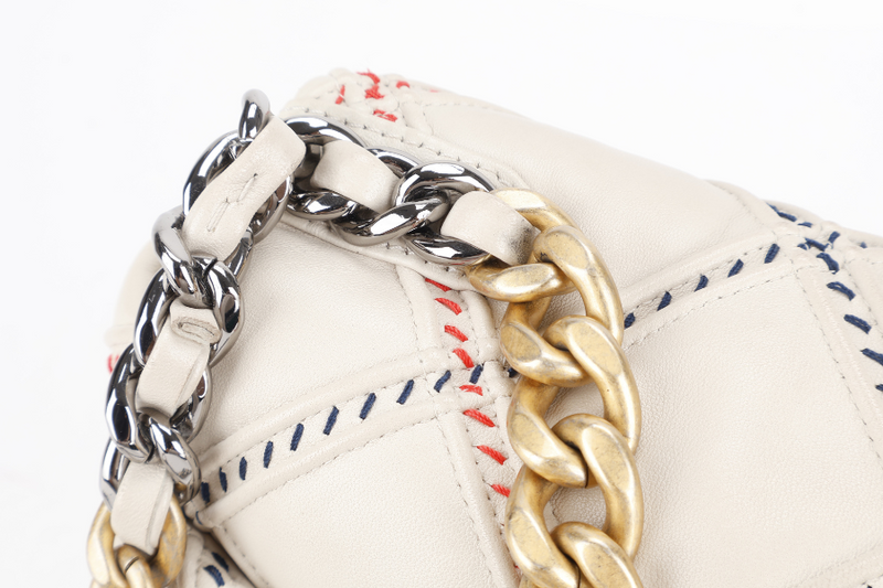 CHANEL 19 MIXED FIBER MEDIUM (3115xxxx) CREAM LAMSBKIN LEATHER GOLD HARDWARE WITH CARD AND DUST COVER