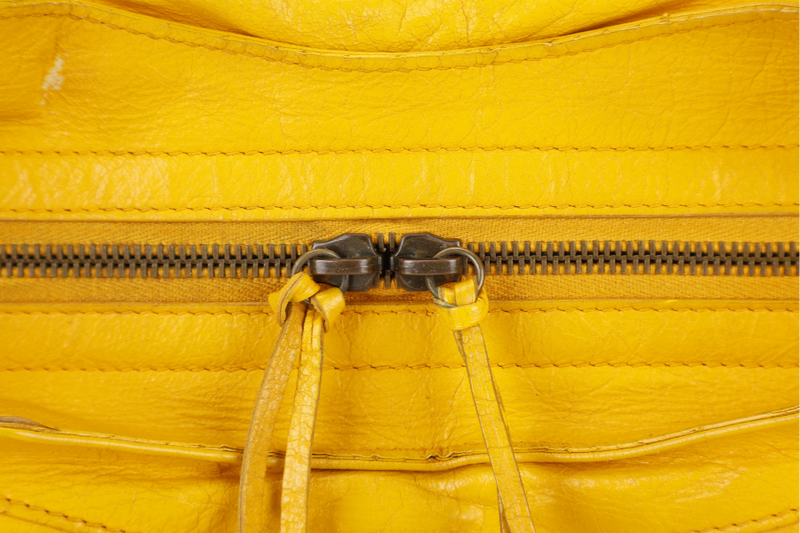 BALENCIAGA CITY VELO MUSTARD YELLOW LAMBSKIN HANDBAG WITH STRAPS AND DUST COVER