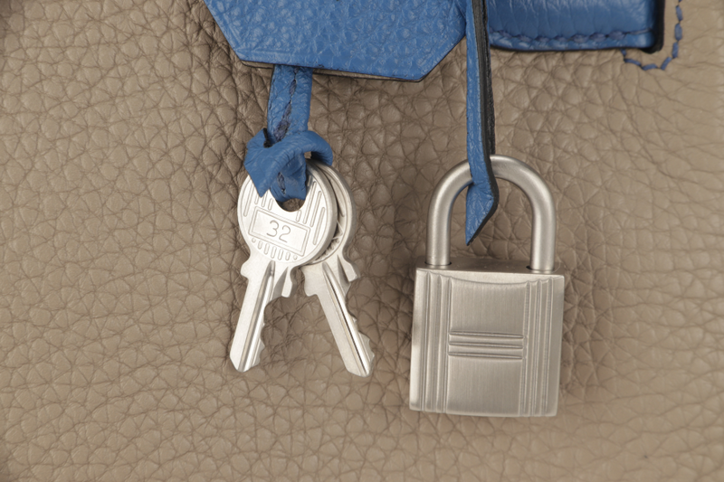 HERMES KELLY 25 HSS GRIS TOURTERELLE MYKONOS TOGO WITH BRUSHED SILVER HARDWARE STAMP P (2012) WITH LOCK&KEYS AND STRAPS