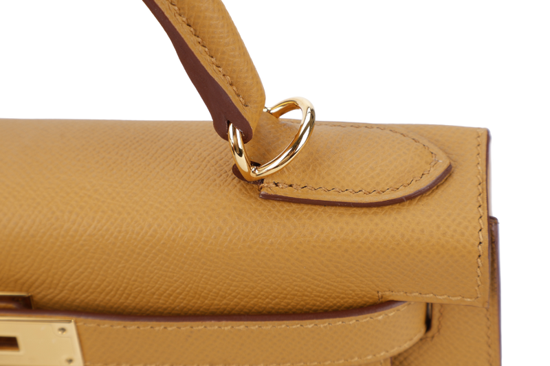 HERMES KELLY 28 SELLIER SESAME EPSOM GOLD HARDWARE STAMP Y (2020) WITH DUST COVER, LOCK, KEYS, RAINCOAT AND STRAPS