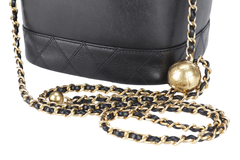 CHANEL VINTAGE VANITY CASE (411xxxx) BLACK LAMBSKIN LEATHER GOLD HARDWARE WITH THIRD PARTY CHAIN, COMPARTMENT AND CARD