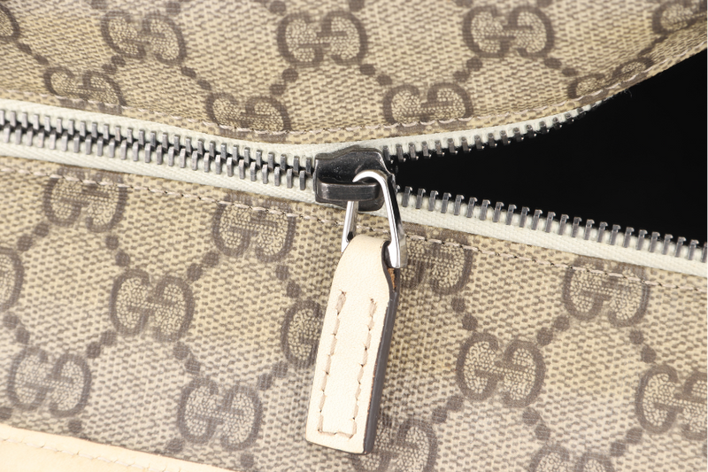 GUCCI GG SUPREME WHITE CANVAS TOTE WITH DUST COVER