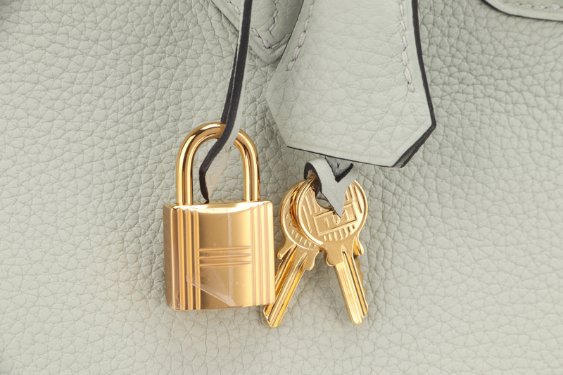 HERMES BIRKIN 25 GRIS NEVE TOGO GOLD HARDWARE STAMP B (YEAR 2023) WITH KEYS, LOCK, RAINCOAT AND DUST COVER