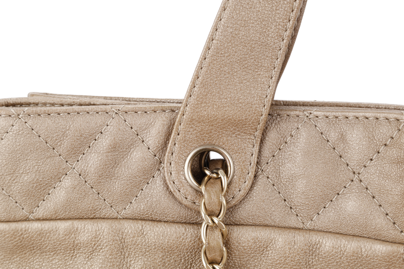 CHANEL METALLIC GOLD CAVIAR SHOULDER BAG (1756xxxx) WITH CARD NO DUST COVER