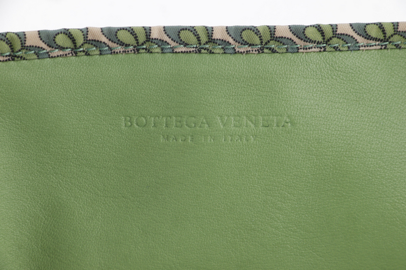 BOTTEGA VENETA REVERSIBLE TOTE (547380) ALOEMINT GREEN LEATHER WITH BUTTERFLY PATTERN WITH DUST COVER