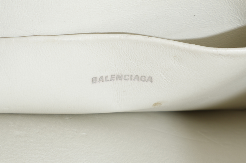 BALENCIAGA WHITE MEDIUM CLUTCH LEATHER SILVER HARDWARE WITH DUST COVER