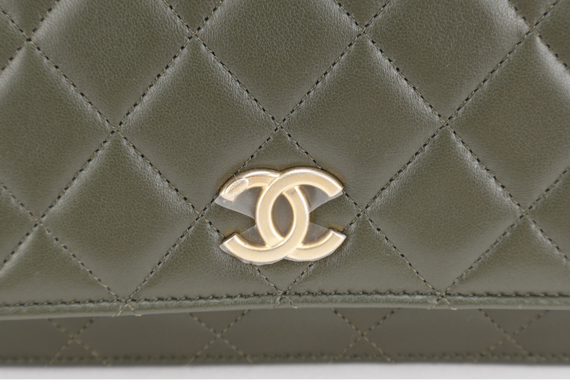 CHANEL PICK ME UP TOP HANDLE WOC GREEN LAMBSKIN GOLD HARDWARE (P45Txxxx) WITH DUST COVER, BOX AND PAPER BAG